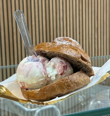 brioche relleno de helado casero delnano