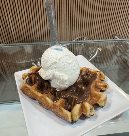 gofre con helado casero delnano